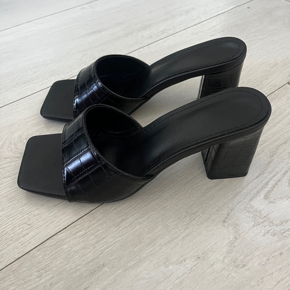 SHEIN Black Croc-Embossed Mules - Picture 2 of 5